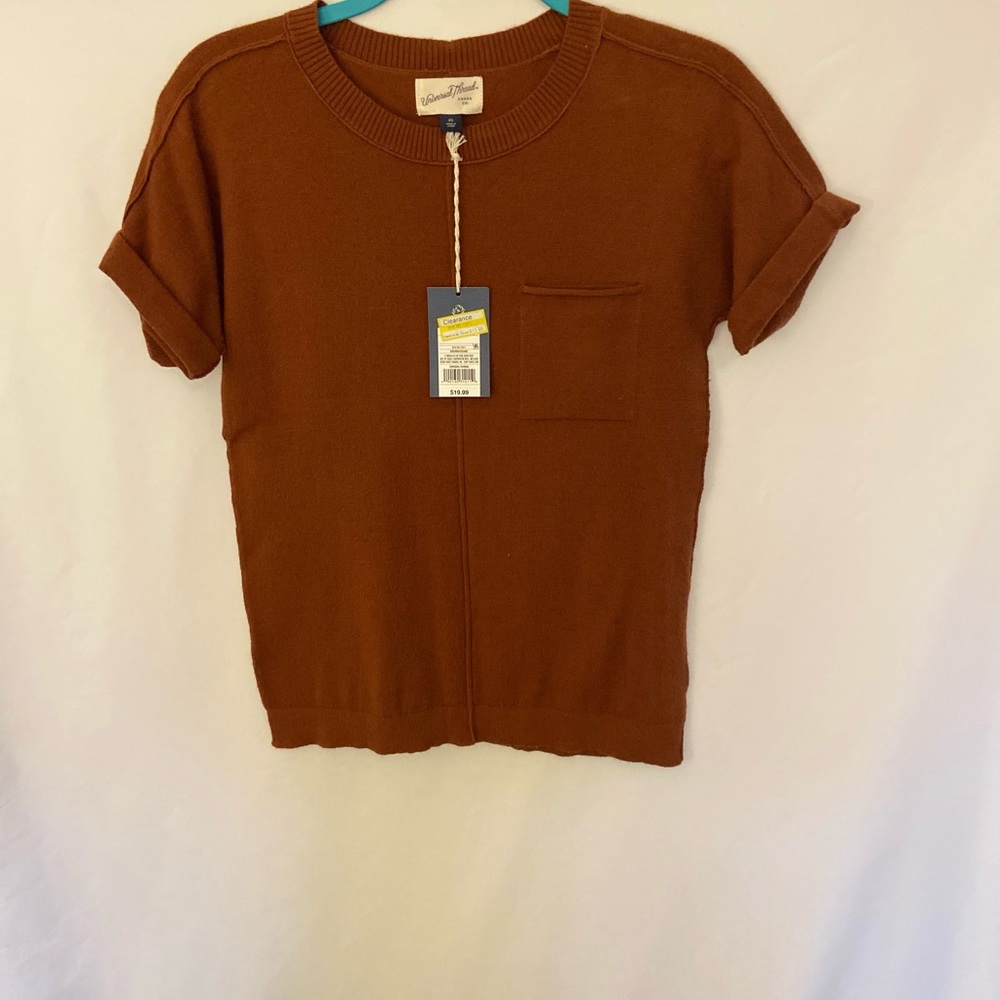 NWT Universal Thread Top XS